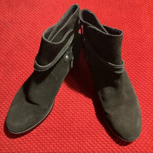 SOREL Sz 9.5  Farah Black Suede Ankle Tassels Pull On Booties